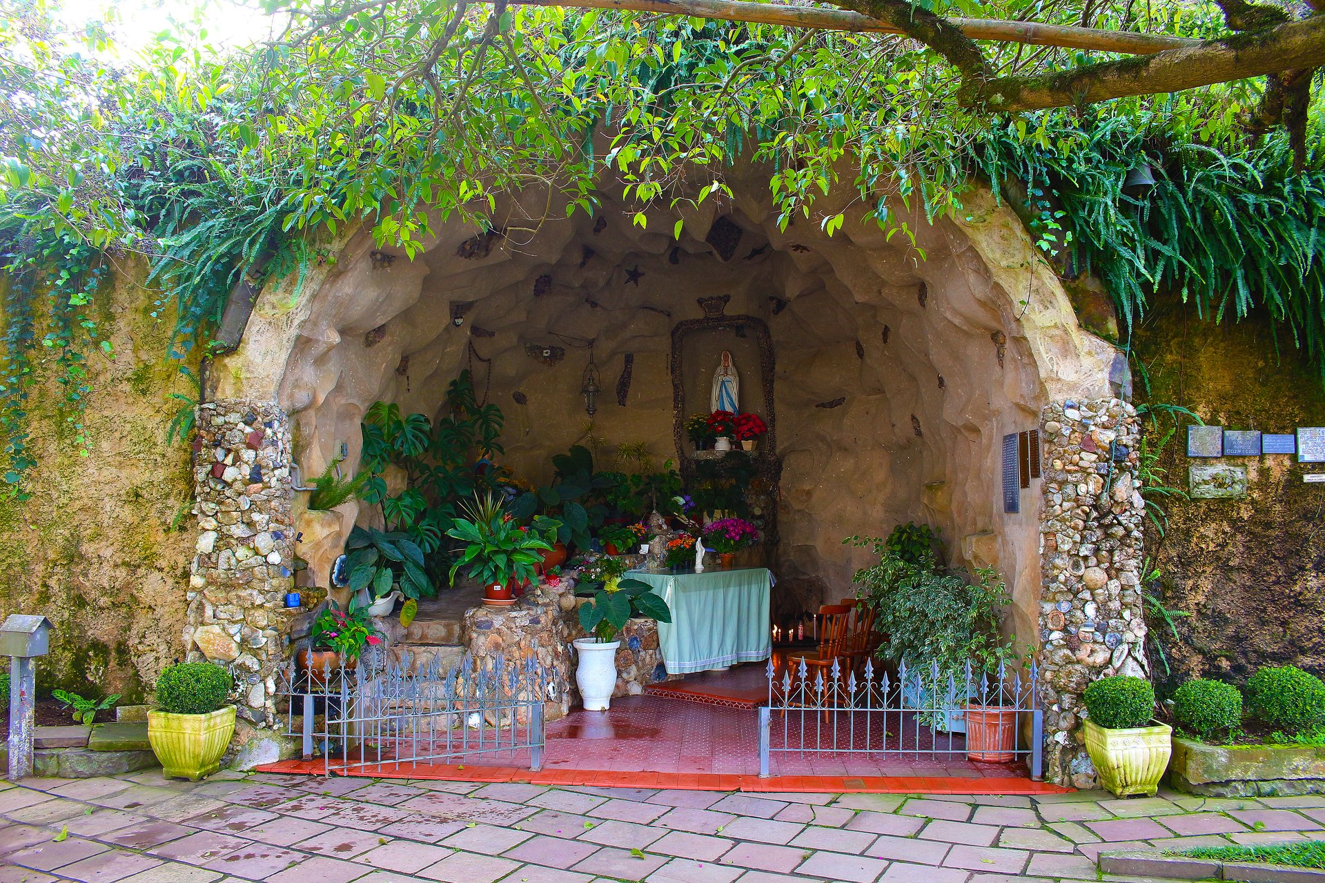 Gruta de Nossa Senhora de Lourdes